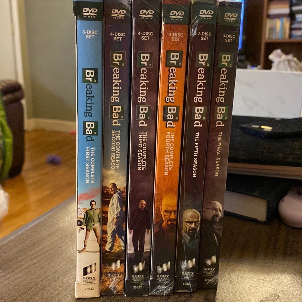 Complete Breaking Bad series in DVD. Season 1 has been open the rest are new.
